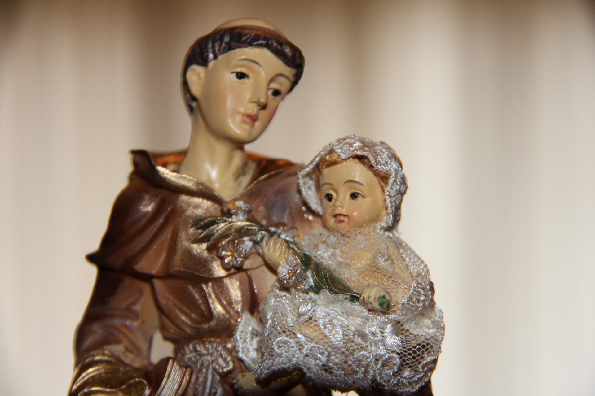 Santo António com Menino Vestido